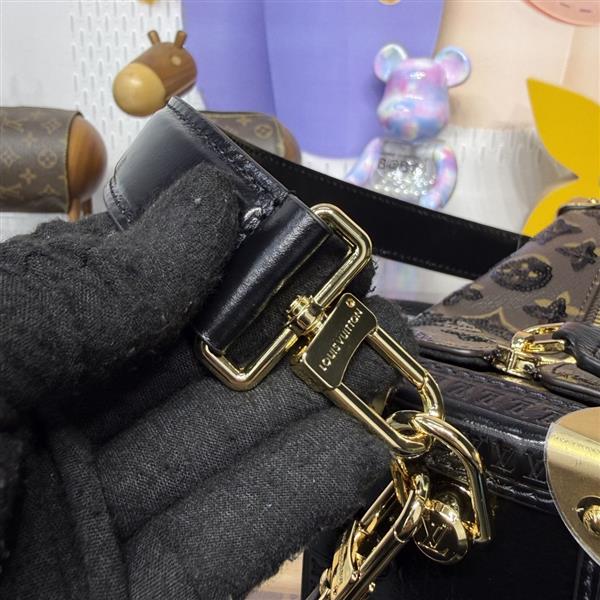 2026124134431770 270